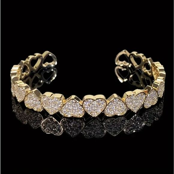 Gold Diamond Heart Bangle Bracelet - Picture 1 of 3